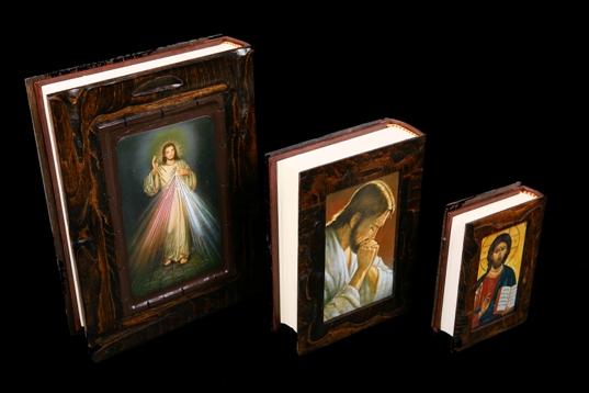 Wooden Holy Bible كتاب الإنجيل المقدس